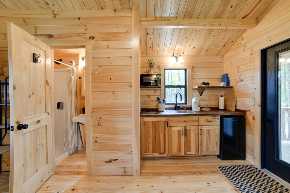 Cozy Couple’s Cabin w/ Trail Access in Oxford Apartment in New York