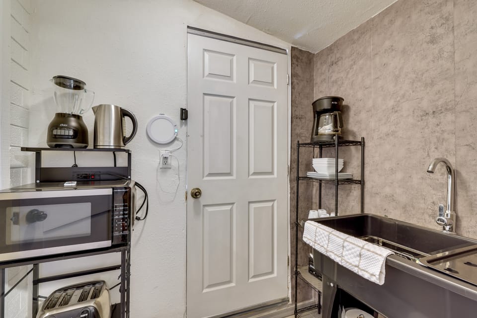Shared Pool! Phoenix Studio Near Hospital Apartment in Phoenix