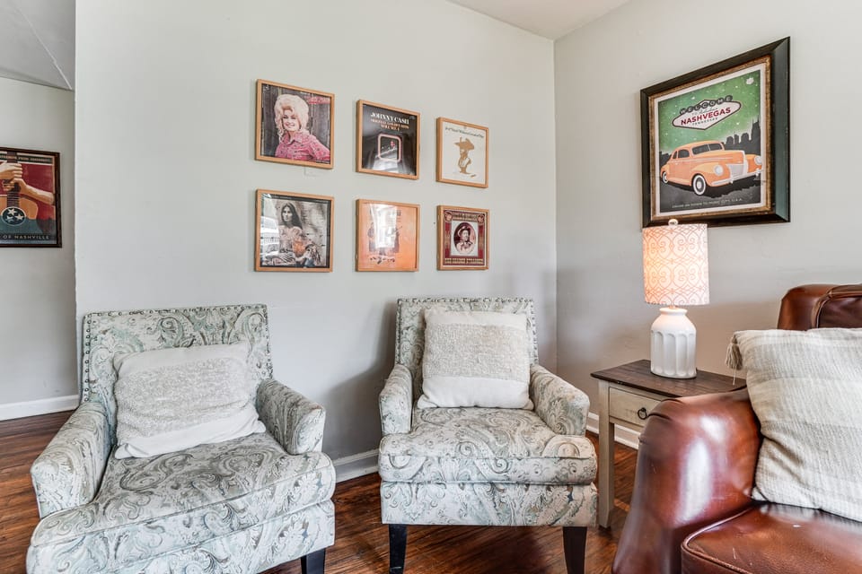 5 Mi to Honky Tonk Hwy! Charming Escape w/ Porch House in East Nashville