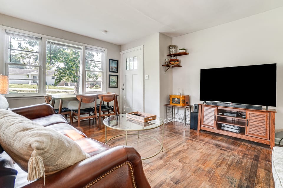 5 Mi to Honky Tonk Hwy! Charming Escape w/ Porch House in East Nashville