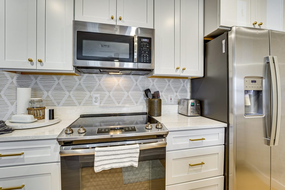 Luxury Apartment in Heart of Haile Walk to FUN! Apartment in Florida