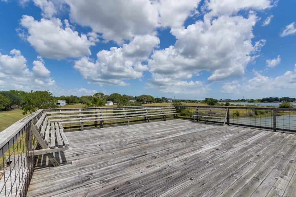Dickinson Bayou Retreat w/ Dock on 12 Acres House in Texas City