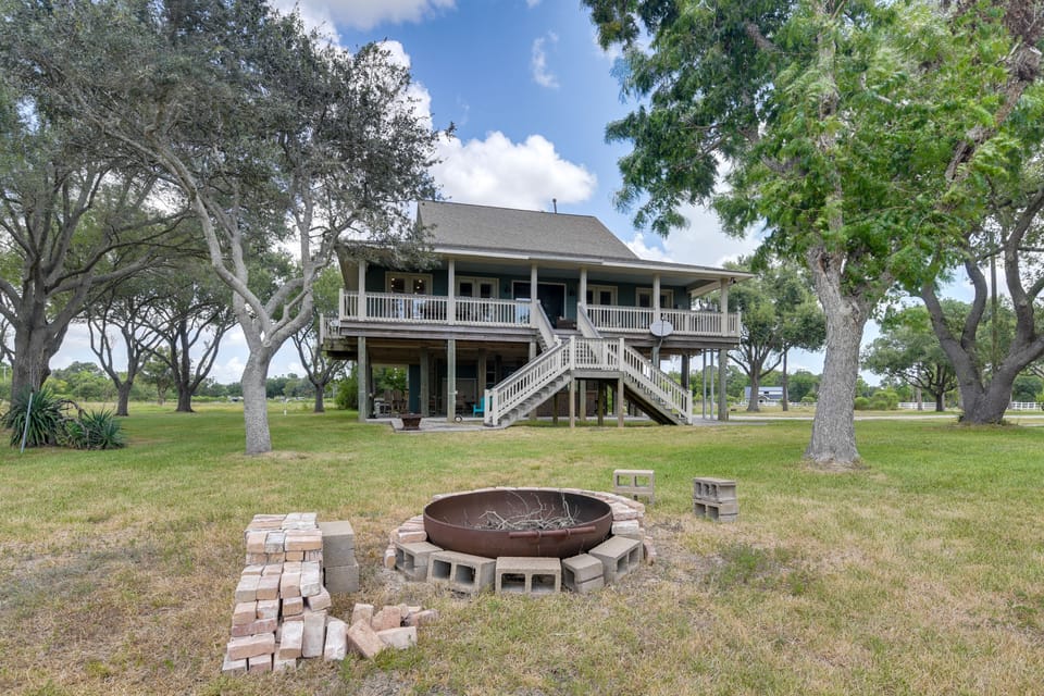 Dickinson Bayou Retreat w/ Dock on 12 Acres House in Texas City