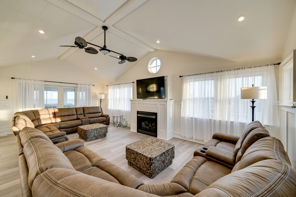 Beach in Your Backyard! Seaside Strathmere Estate House in Strathmere