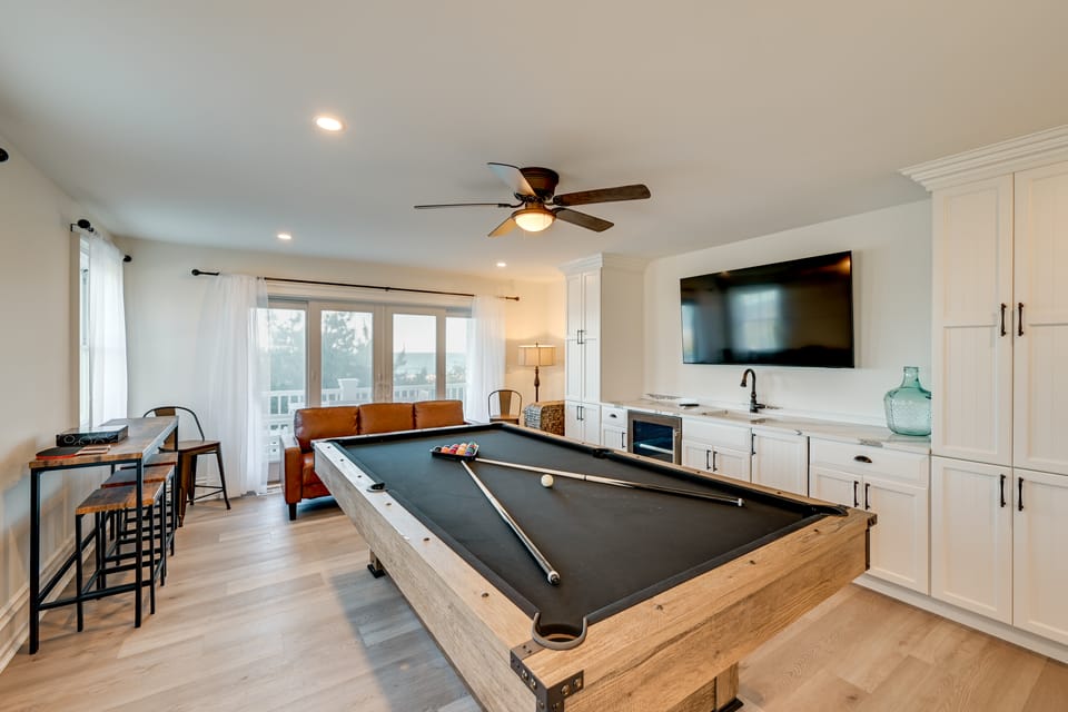 Beach in Your Backyard! Seaside Strathmere Estate House in Strathmere