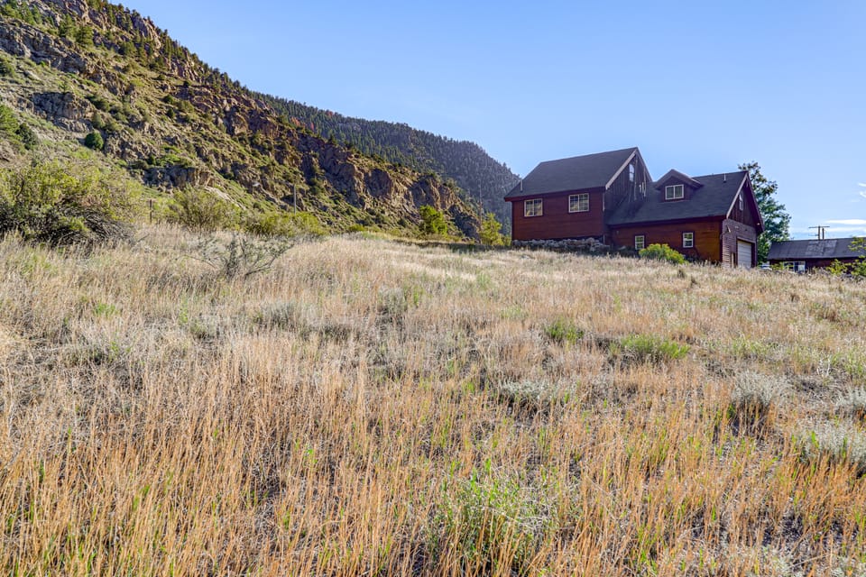 Hot Tub! Extended Stay 7 Mi to Dtwn Idaho Springs House in Colorado