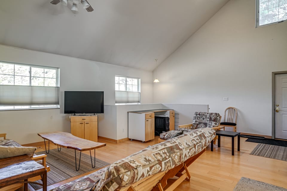 Hot Tub! Extended Stay 7 Mi to Dtwn Idaho Springs House in Colorado