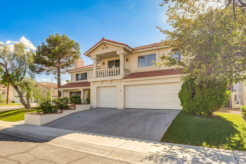 Extended-Stay Vegas Retreat w/ Private Pool & Spa House in Spring Valley
