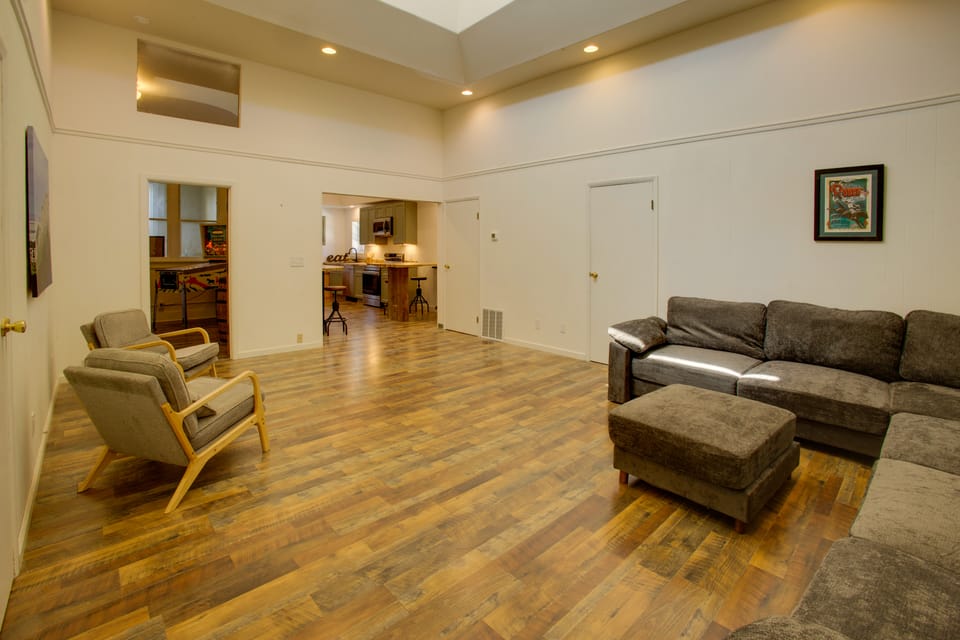Main Street Retreat w/ Game Room! 6 Mi to Skiing Apartment in Red Lodge