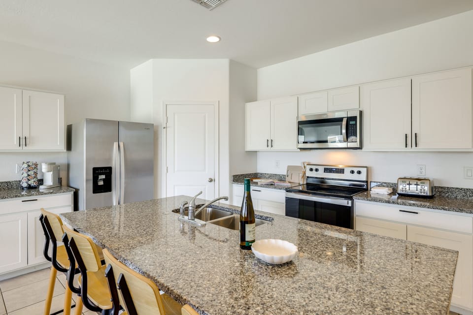Yard, Patio & Spacious Interior! Casa Grande Home House in Casa Grande