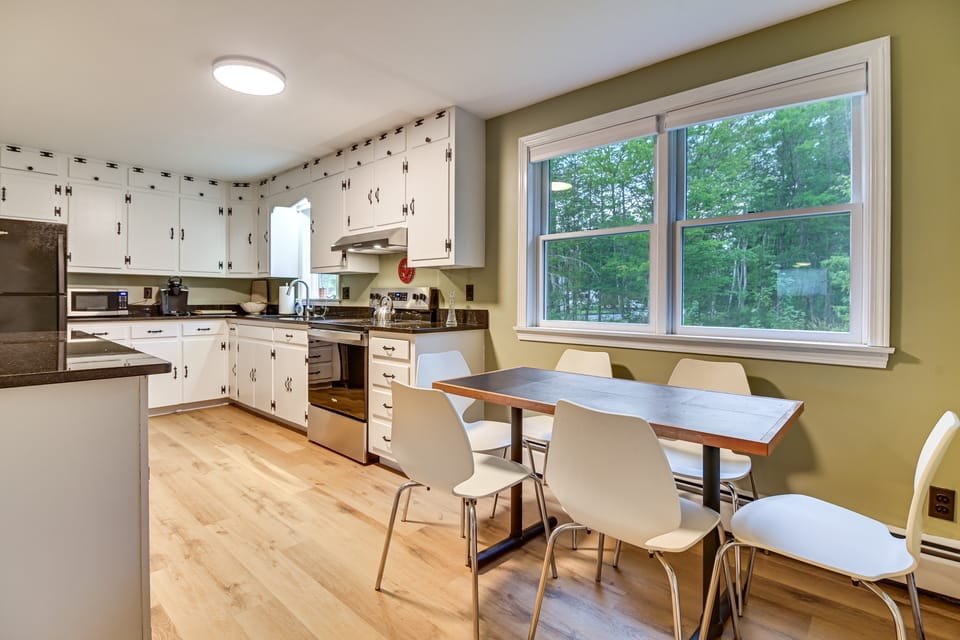 5 Mi to Sunday River Resort! Mtn-View Home House in Bethel