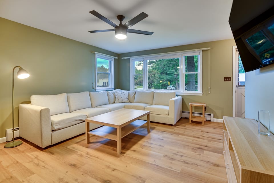 5 Mi to Sunday River Resort! Mtn-View Home House in Bethel