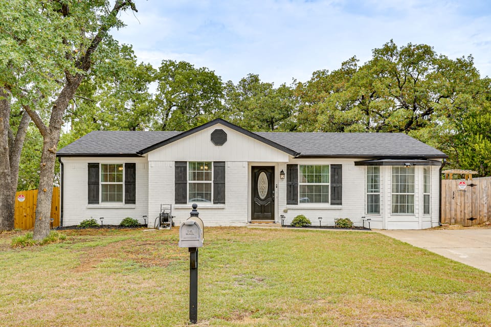 Explore Arlington! Centrally Located Extended Stay House in Arlington