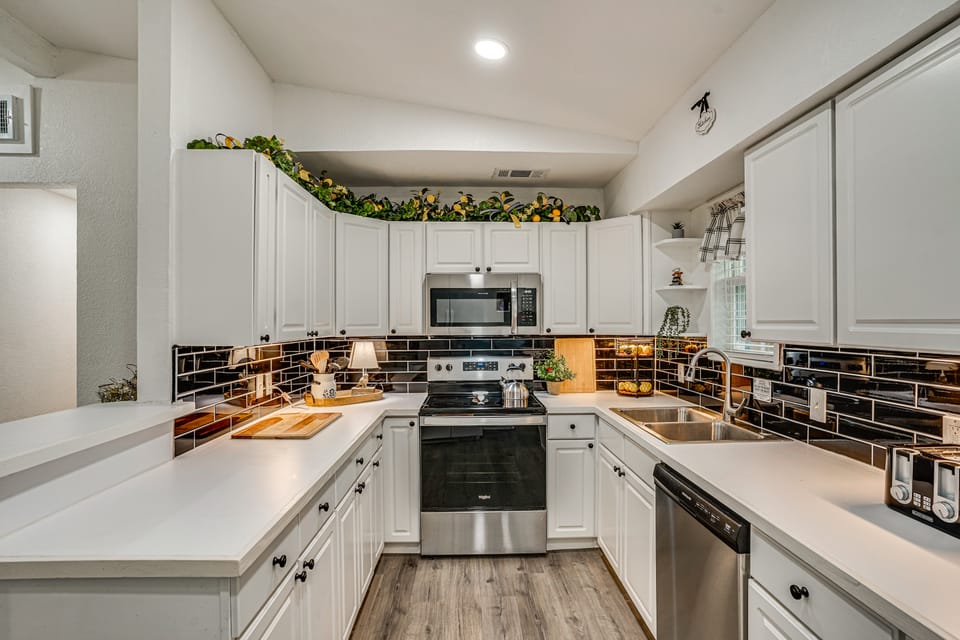 Explore Arlington! Centrally Located Extended Stay House in Arlington