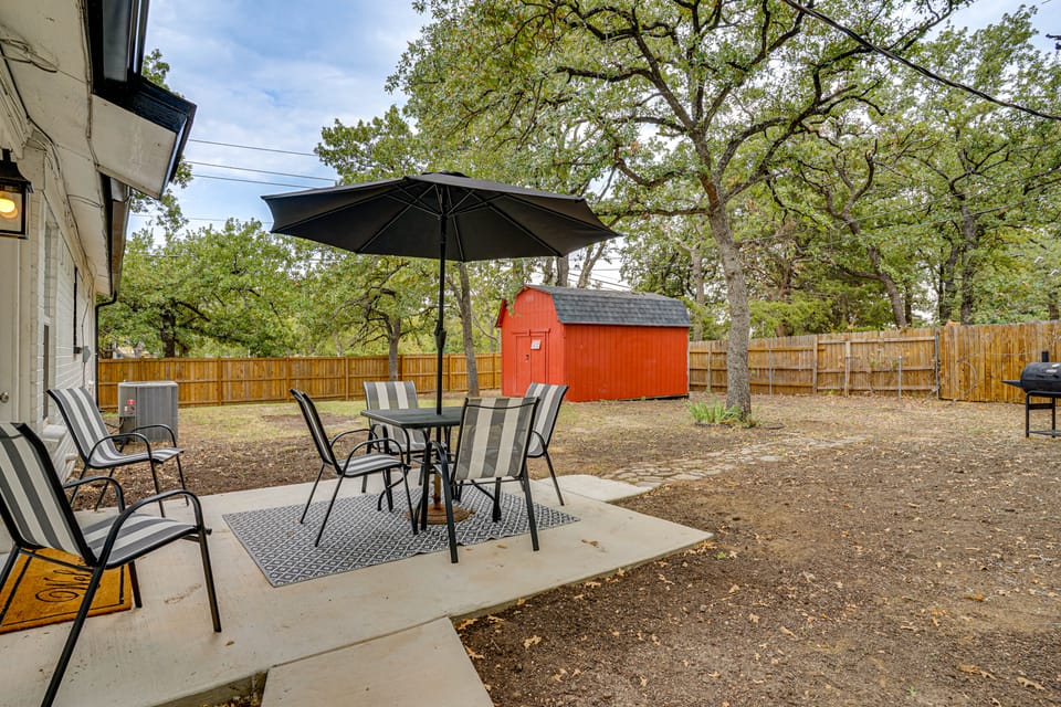 Explore Arlington! Centrally Located Extended Stay House in Arlington