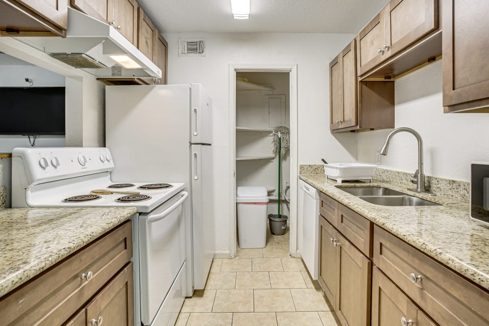 Community Pool & Central Location! Houma Apt Apartment in Houma
