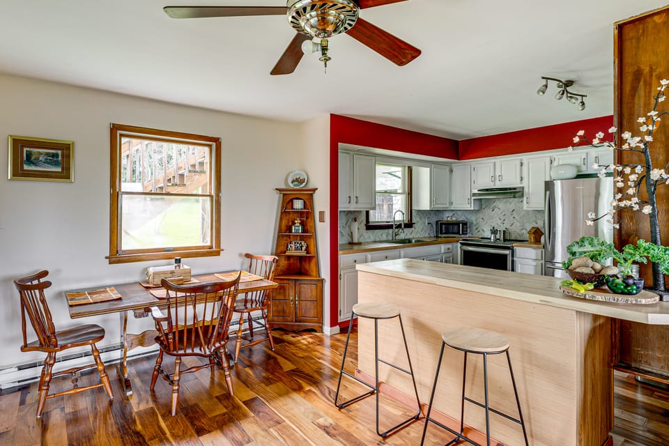 Bangor Countryside Retreat w/ Gorgeous Views House in Pocono Mountains