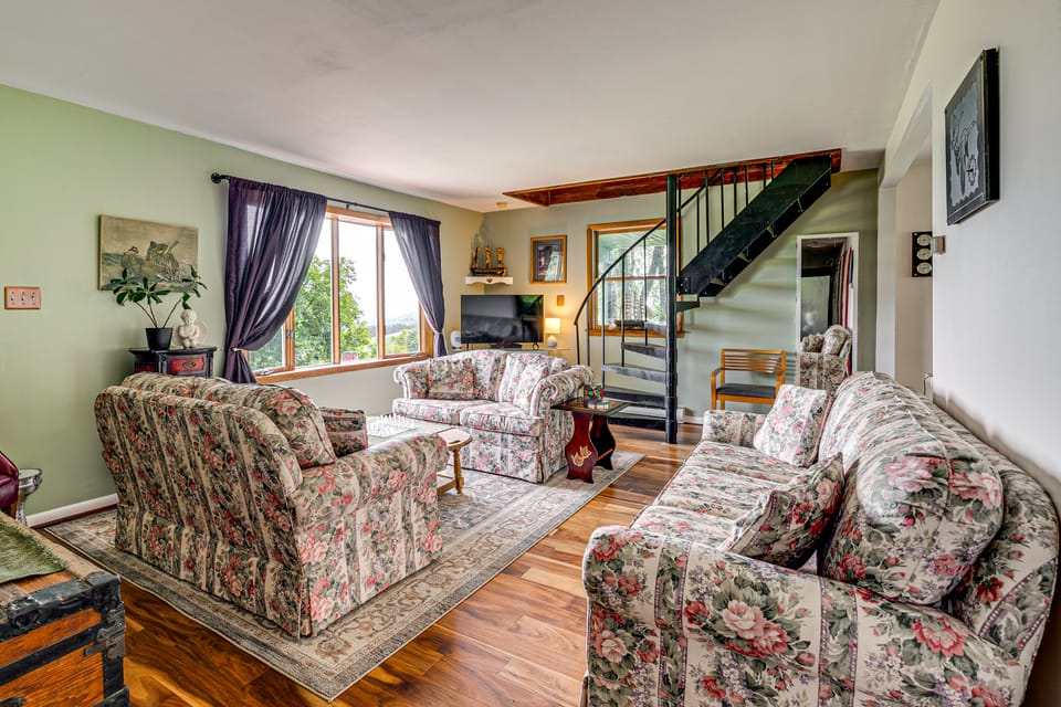 Bangor Countryside Retreat w/ Gorgeous Views House in Pocono Mountains