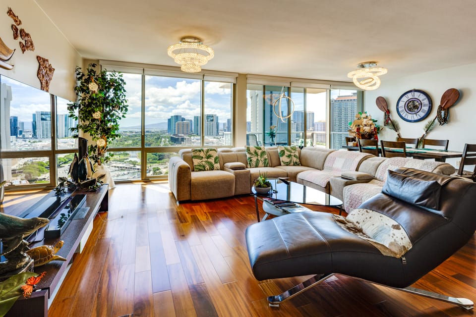 Walk to Beach, Shopping & Dining! Waikiki-Area Apartment in Honolulu