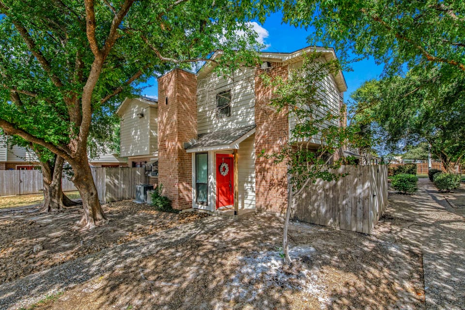 2 Mi to Campus! College Station Condo w/ Pool Apartment in College Station