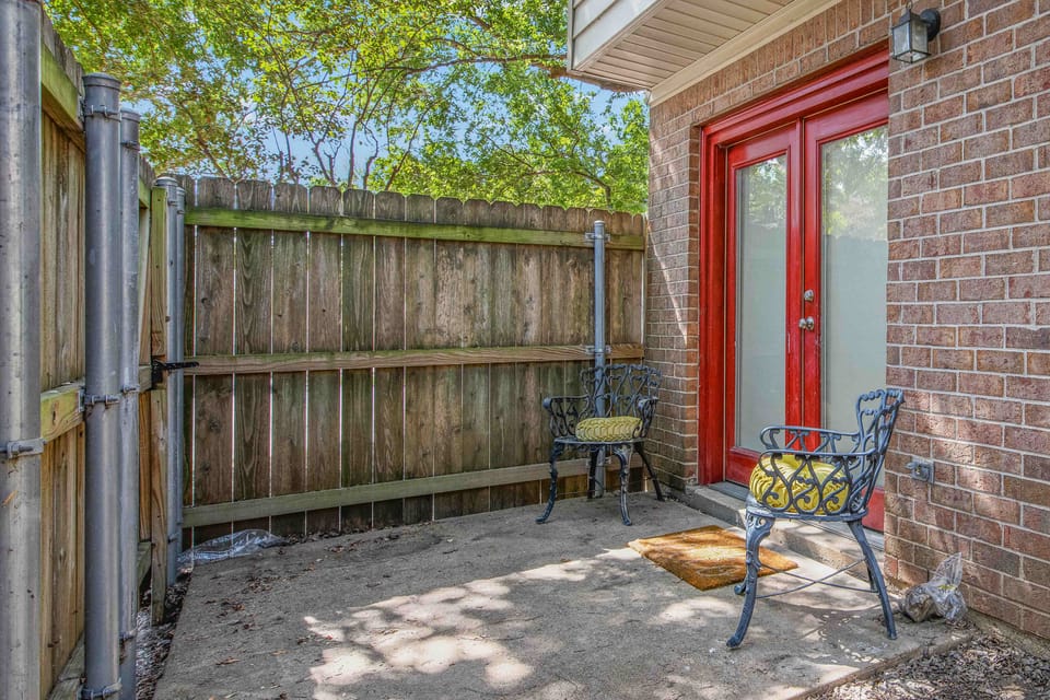 2 Mi to Campus! College Station Condo w/ Pool Apartment in College Station