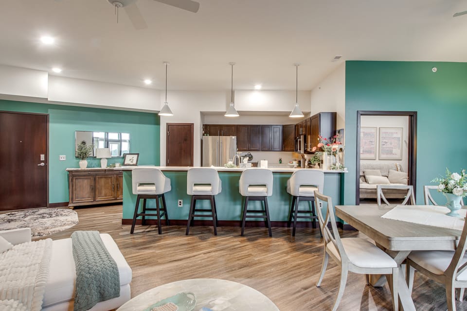 Rooftop Deck, Great Views! Modern Condo Near Dtwn Apartment in Iowa