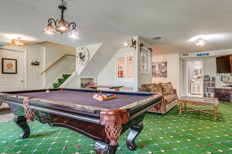 Hot Tub Ski Home: Rooster's Den in Ellicottville House in Cattaraugus