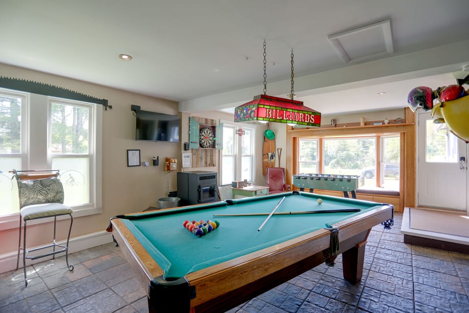 Carley House Too: Pet Friendly, Hot Tub, Fire Pit! House in Ellicottville