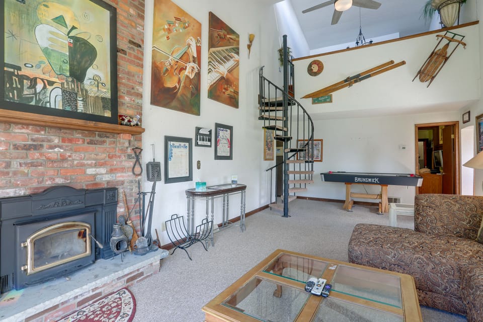 Carley House Too: Pet Friendly, Hot Tub, Fire Pit! House in Ellicottville