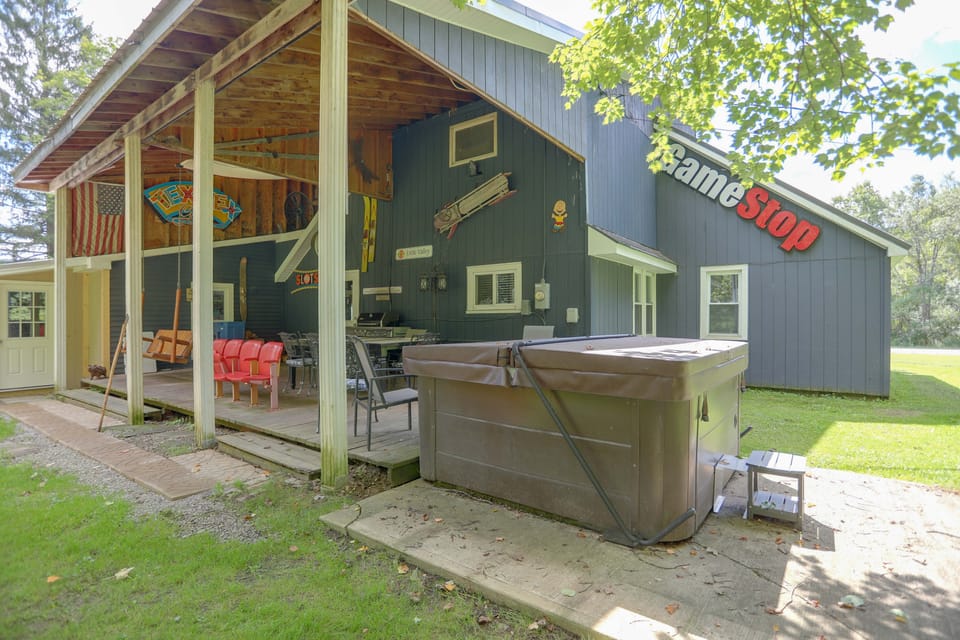Carley House Too: Pet Friendly, Hot Tub, Fire Pit! House in Ellicottville