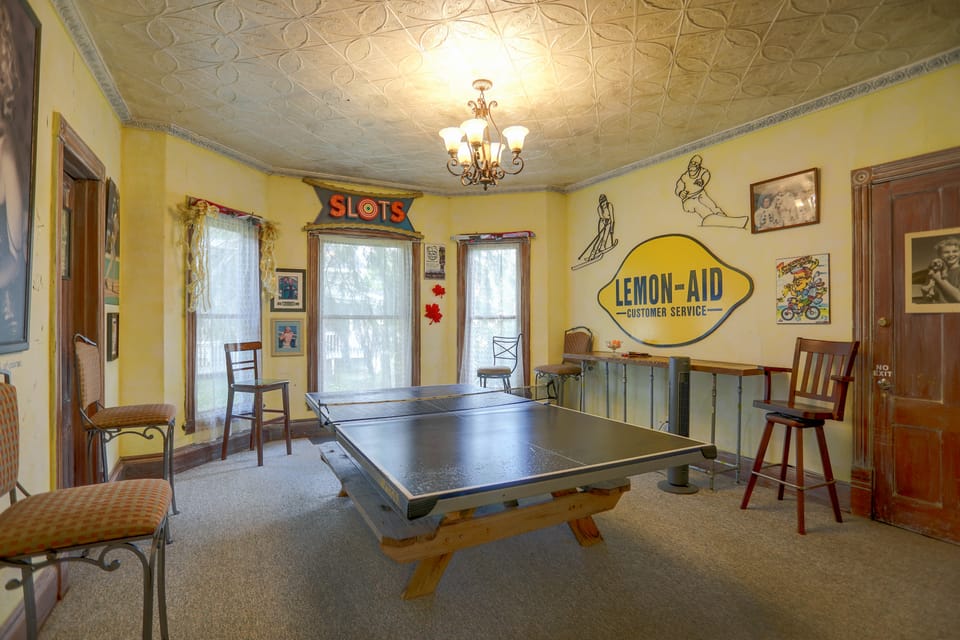 Downtown Spacious 5BR w/ Game Room House in Ellicottville
