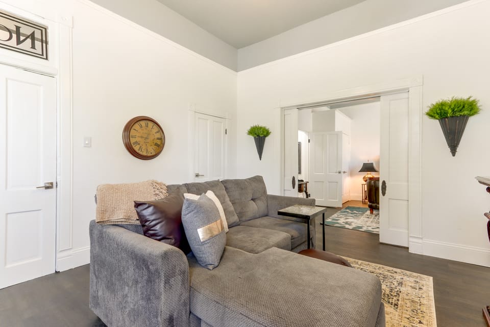 Walk Everywhere! Downtown Fort Smith Duplex Apartment in Fort Smith