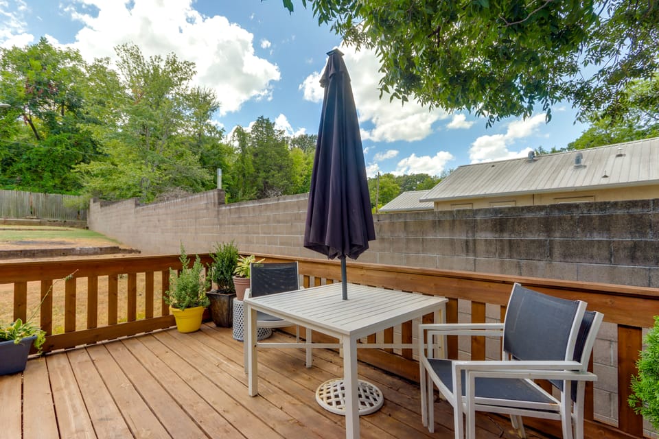 Walk to UAFS & Dining! Entire Home w/ Deck House in Fort Smith