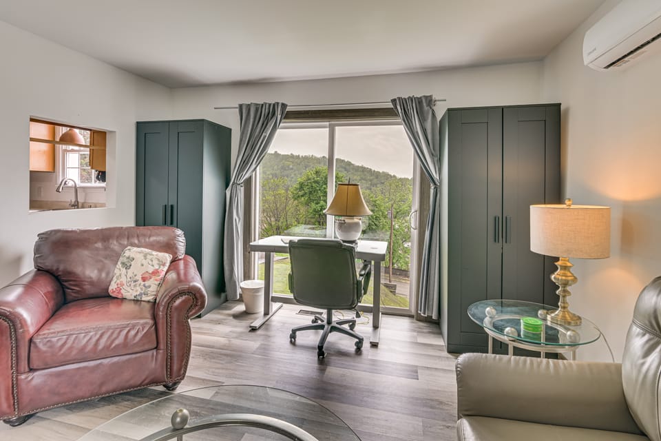 Walk to Main Street! Cozy Grafton Cottage House in Shenandoah Valley