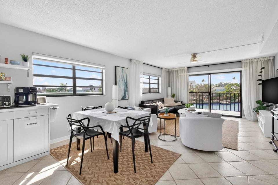 Spacious Condo Close to the Beach w/ Boat Slip Apartment in Treasure Island