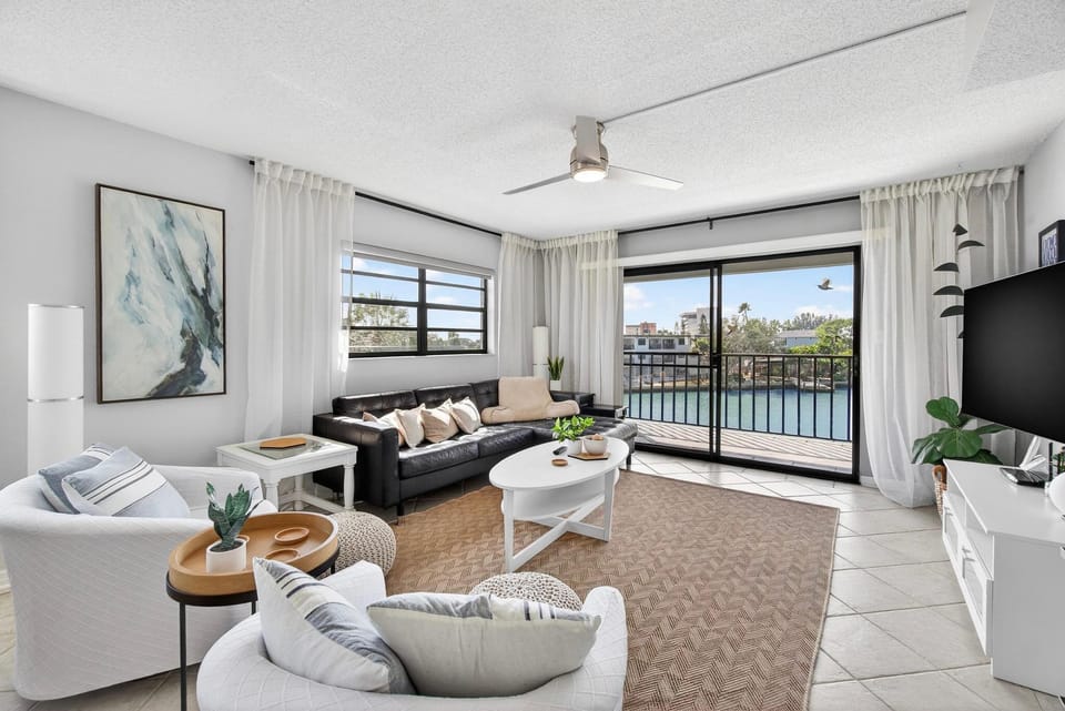 Spacious Condo Close to the Beach w/ Boat Slip Apartment in Treasure Island