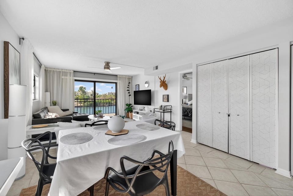 Spacious Condo Close to the Beach w/ Boat Slip Apartment in Treasure Island