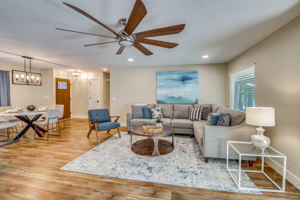 Boat Dock & Game Room! Lake Hamilton Home House in Piney