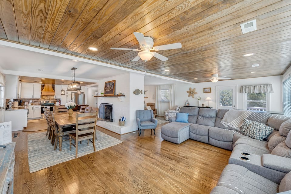 Rebel Pointe at SML w/ Fire Pit & Private Dock House in Smith Mountain Lake