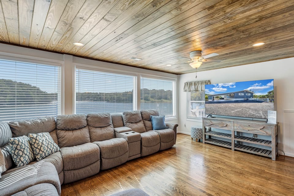 Rebel Pointe at SML w/ Fire Pit & Private Dock House in Smith Mountain Lake