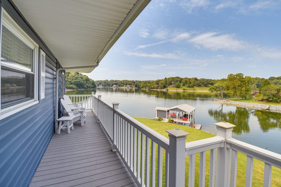 Rebel Pointe at SML w/ Fire Pit & Private Dock House in Smith Mountain Lake