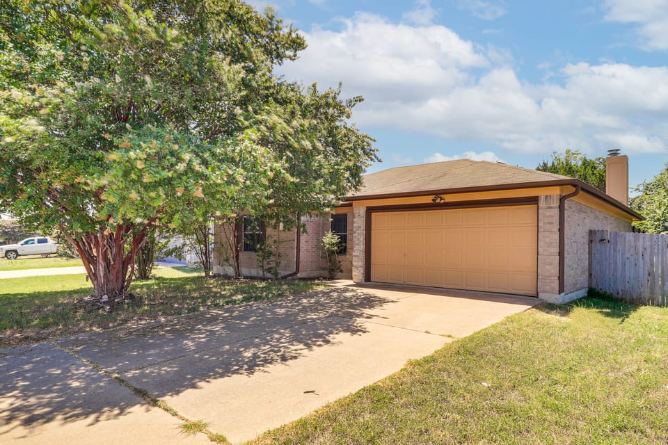 Dog-Friendly Home w/ Private Yard in Cedar Park! House in Leander