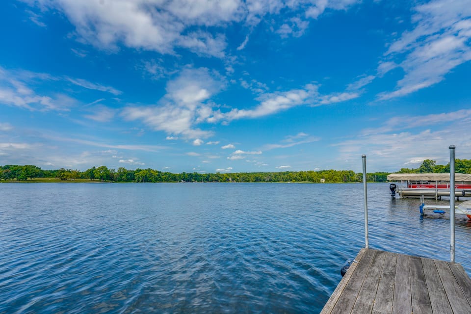 Dock, Hot Tub & More! Lakefront Ortonville Oasis House in Lake Erie
