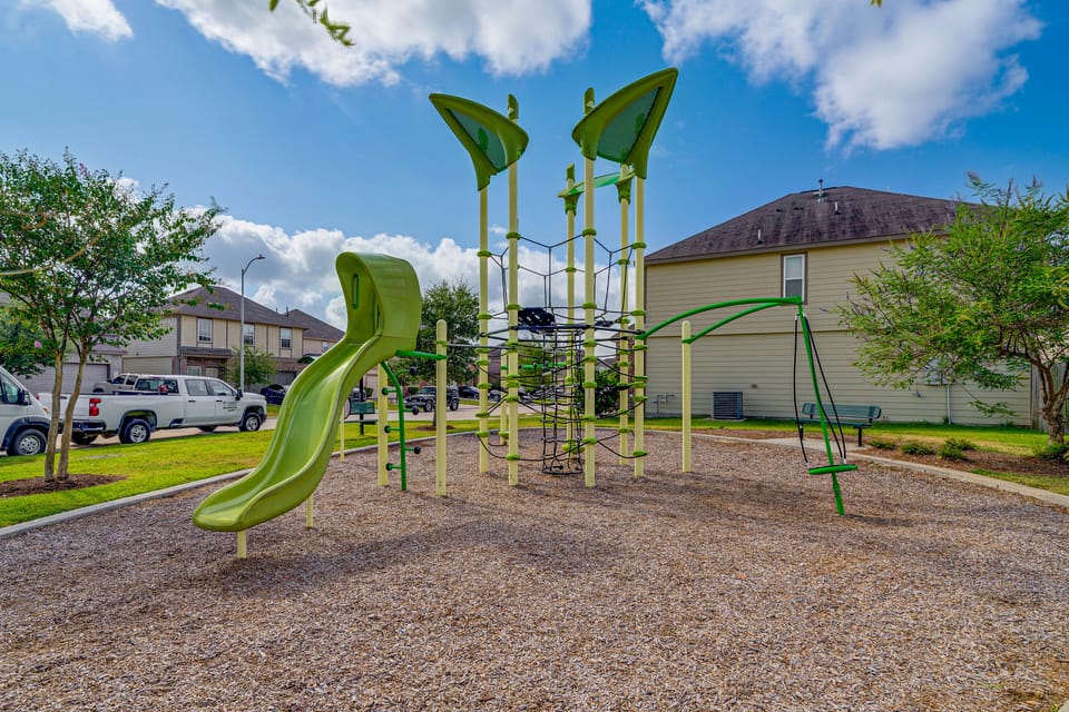 Near Highways & Hospitals! Extended Stay in Katy House in Addicks