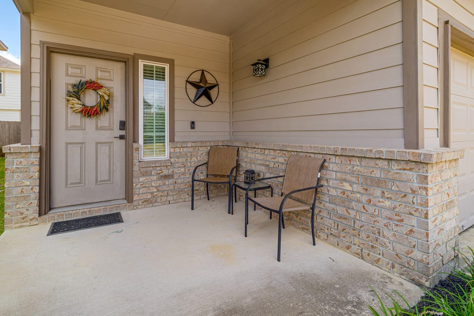 Near Highways & Hospitals! Extended Stay in Katy House in Addicks