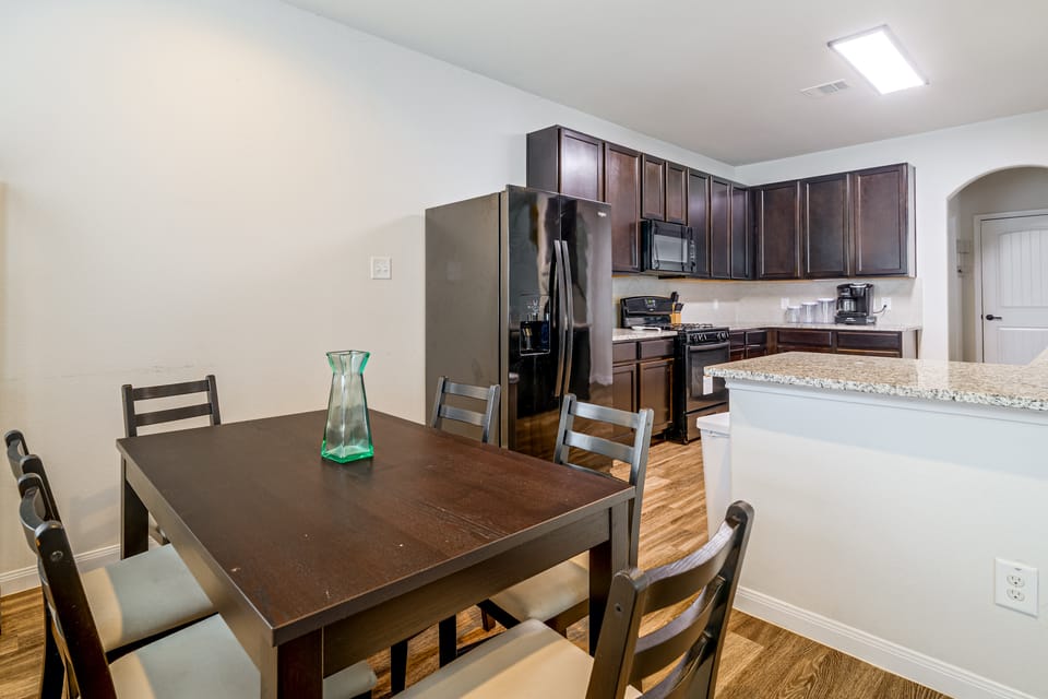 Near Highways & Hospitals! Extended Stay in Katy House in Addicks