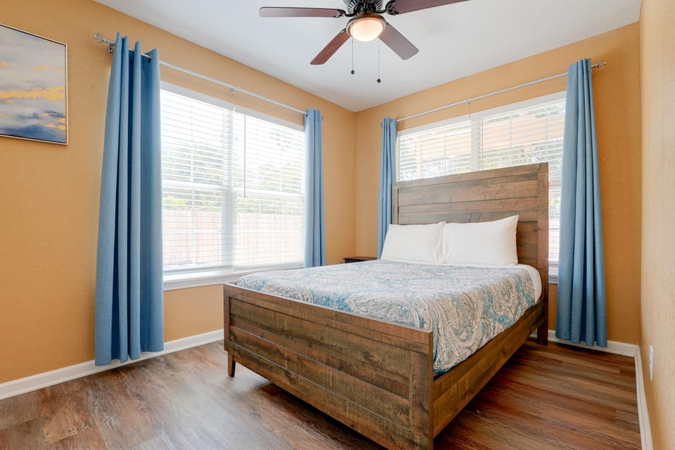 30 Night Stays! 3 Mi to Hospital, 2 Mi to Downtown Apartment in San Antonio