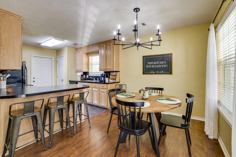CC's Cozy Corner: Family Home w/ Yard & Gas Grill! House in Texarkana