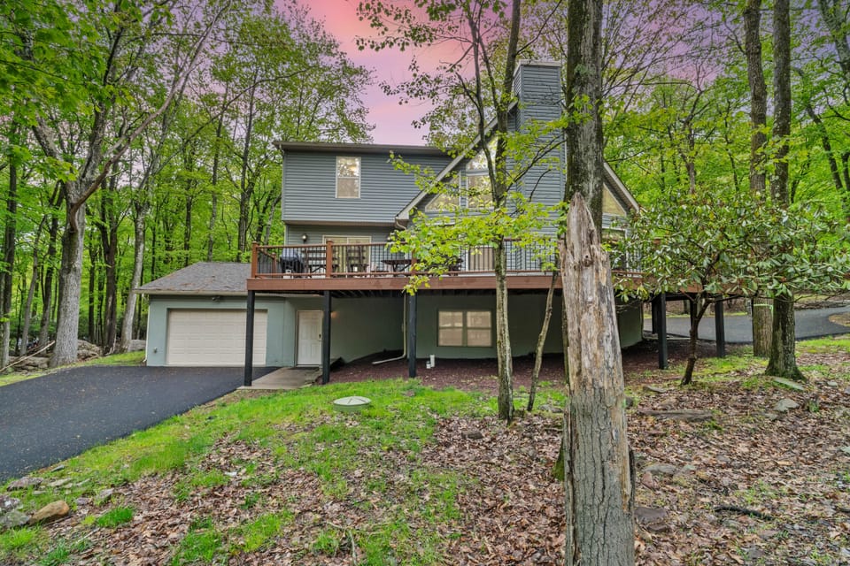 Epic Lake Harmony Group Getaway! House in Hickory Run State Park