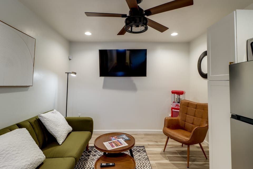 Walk to Cafes, Bites & Brews in Tucson! House in Catalina Foothills
